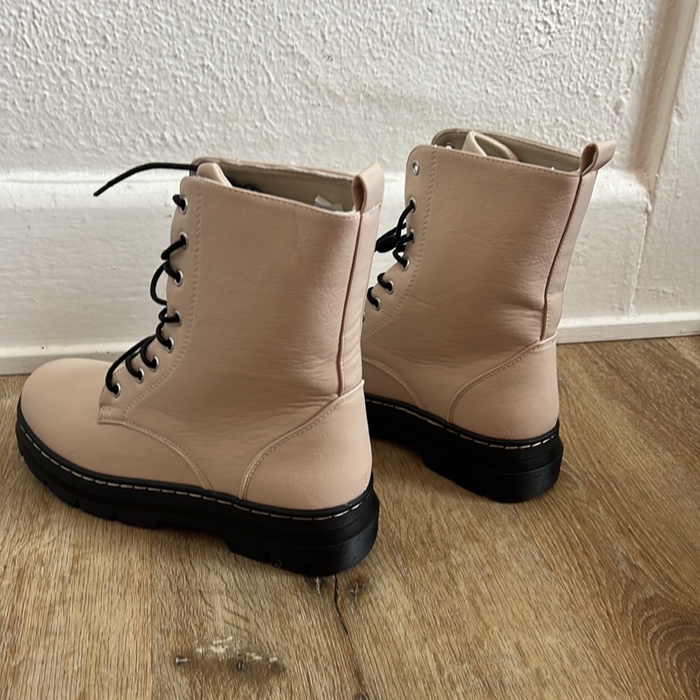 6 size. Brand New . Never Worn. Gifted to me, too small. - Picture 2 of 8